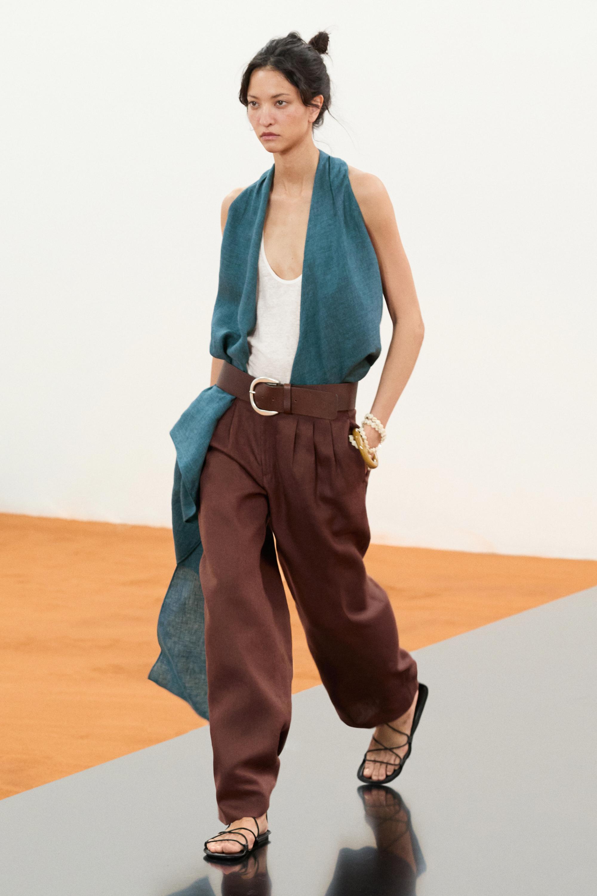 Pleated wide-leg pants